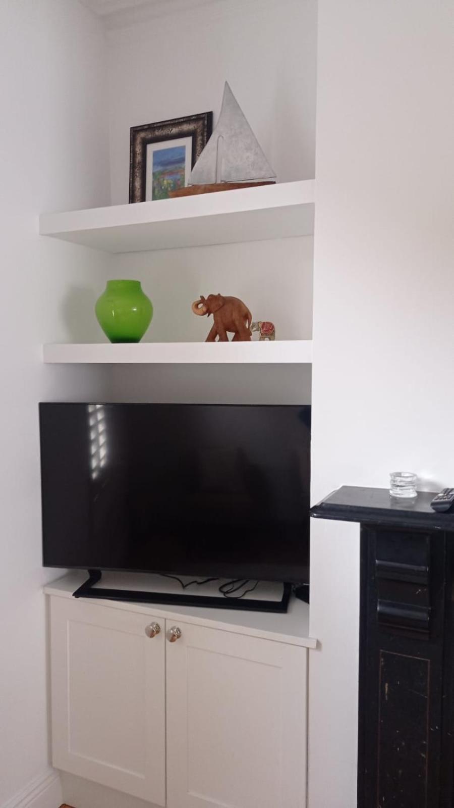 Holiday home Large 3 Bed Family - 5 Min From Train Station *