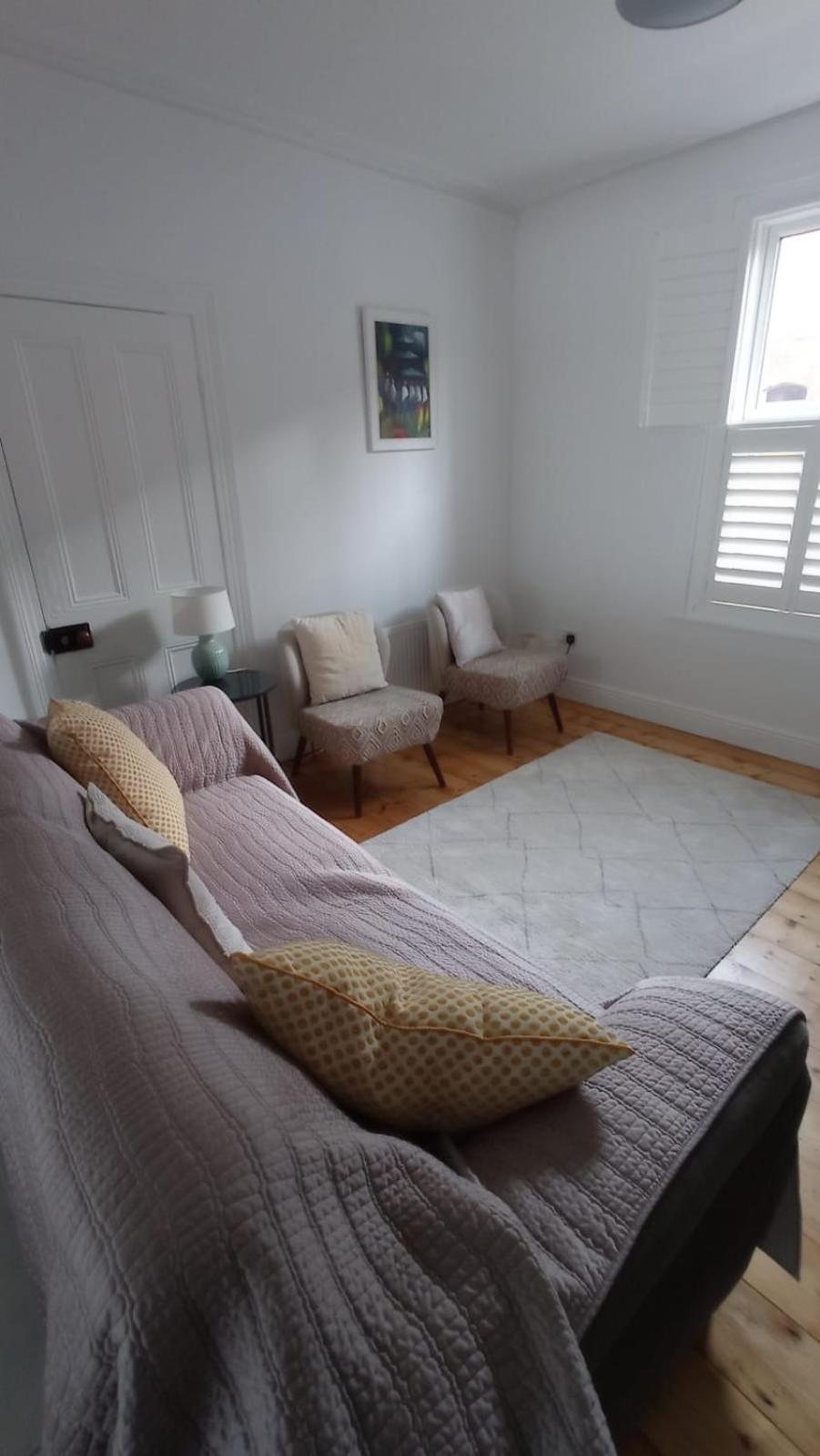 Large 3 Bed Family - 5 Min From Train Station Holiday home